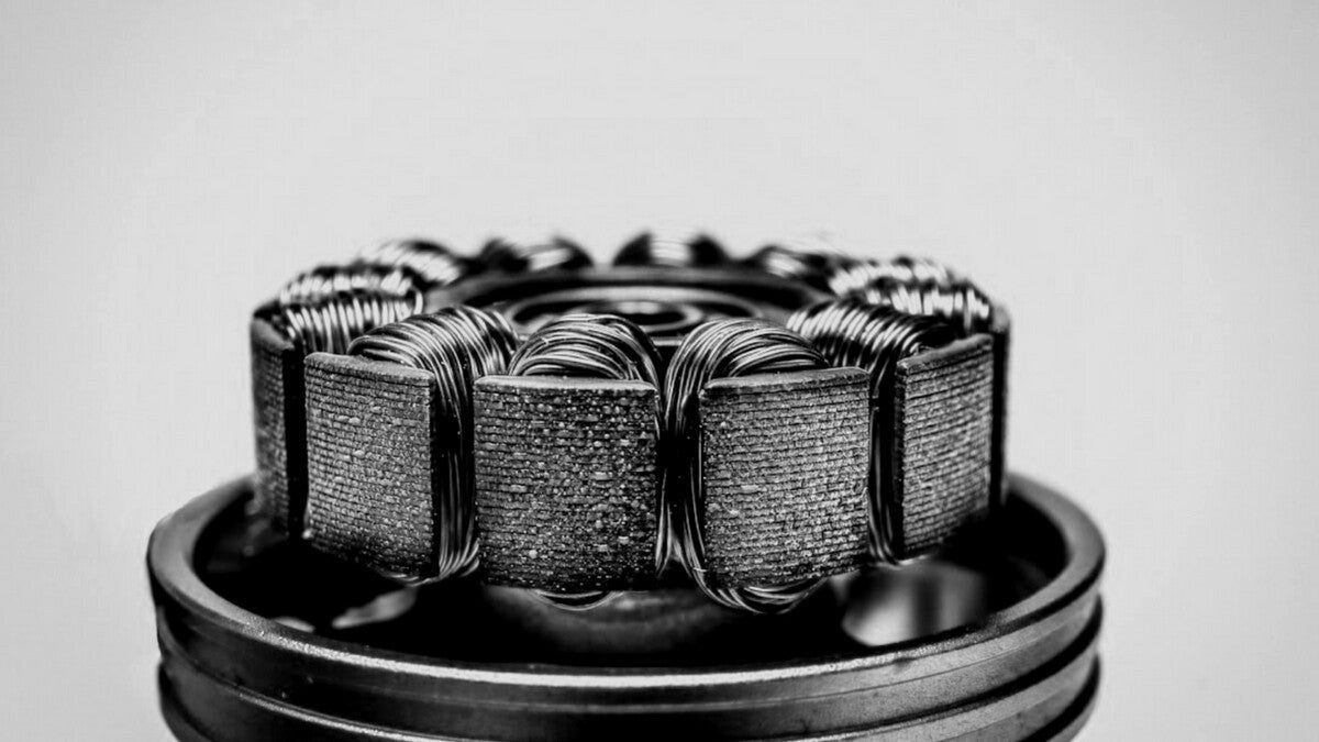 Motore tagliacapelli vettoriale magnetico senza spazzole con componenti interni esposti, che mostra un design avanzato ad alte prestazioni per barbieri professionisti.